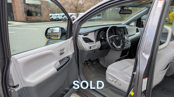 2015 Toyota Sienna LE AWD - Image 8