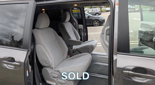 2015 Toyota Sienna LE AWD - Image 12