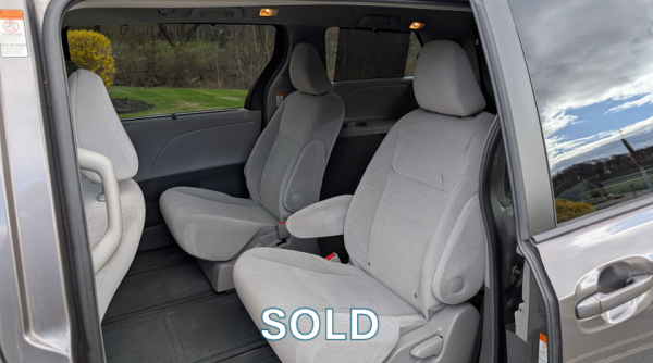 2015 Toyota Sienna LE AWD - Image 11