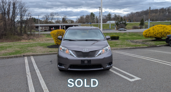 2015 Toyota Sienna LE AWD - Image 14
