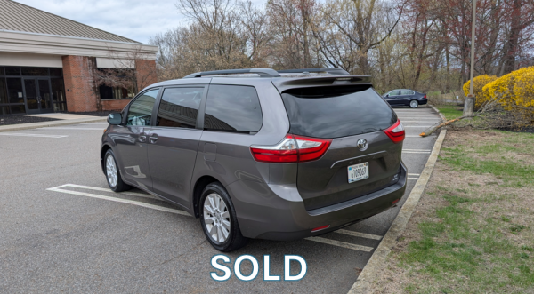 2015 Toyota Sienna LE AWD - Image 5